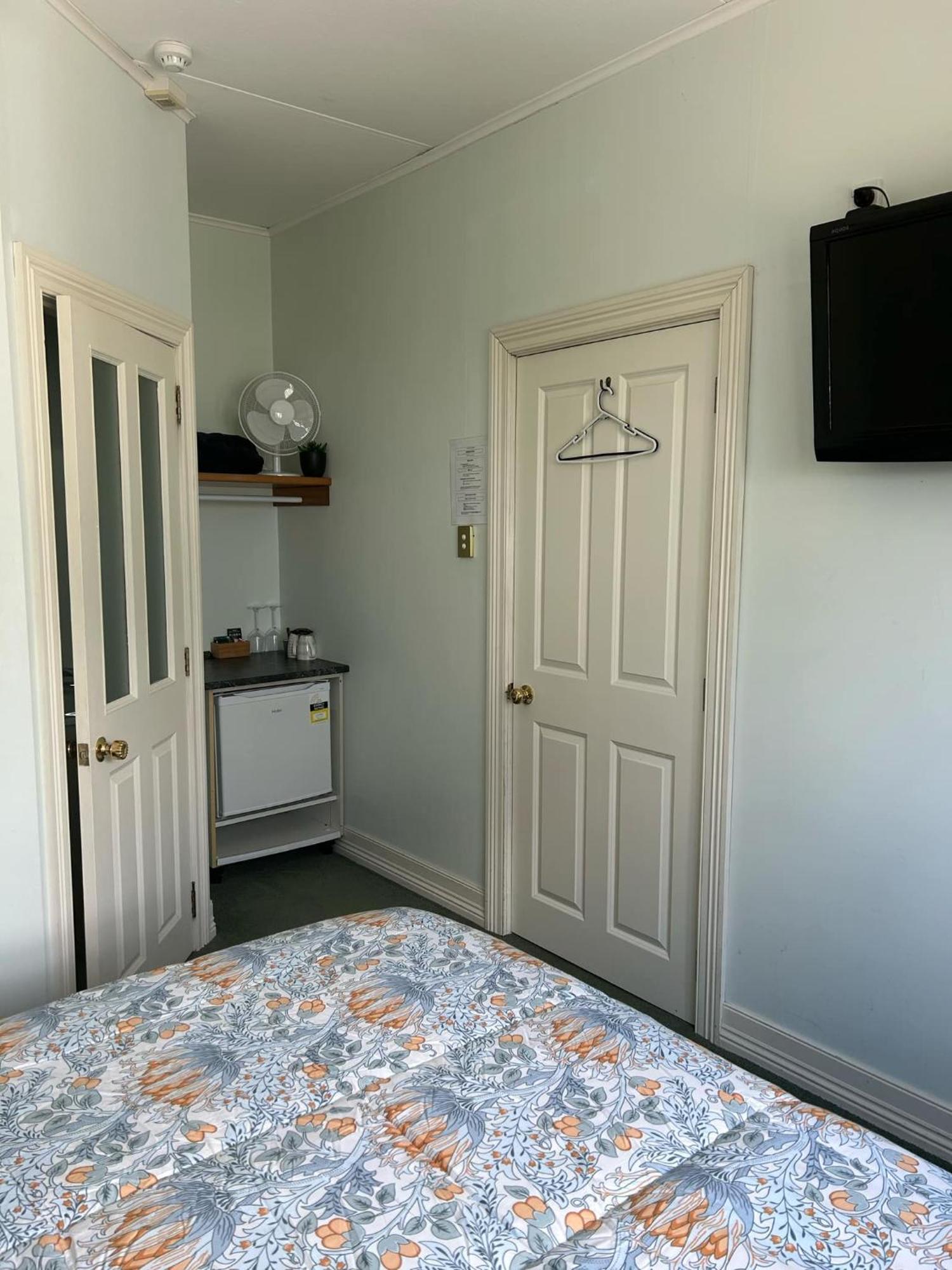 Bed & Breakfast Admirals 3*
