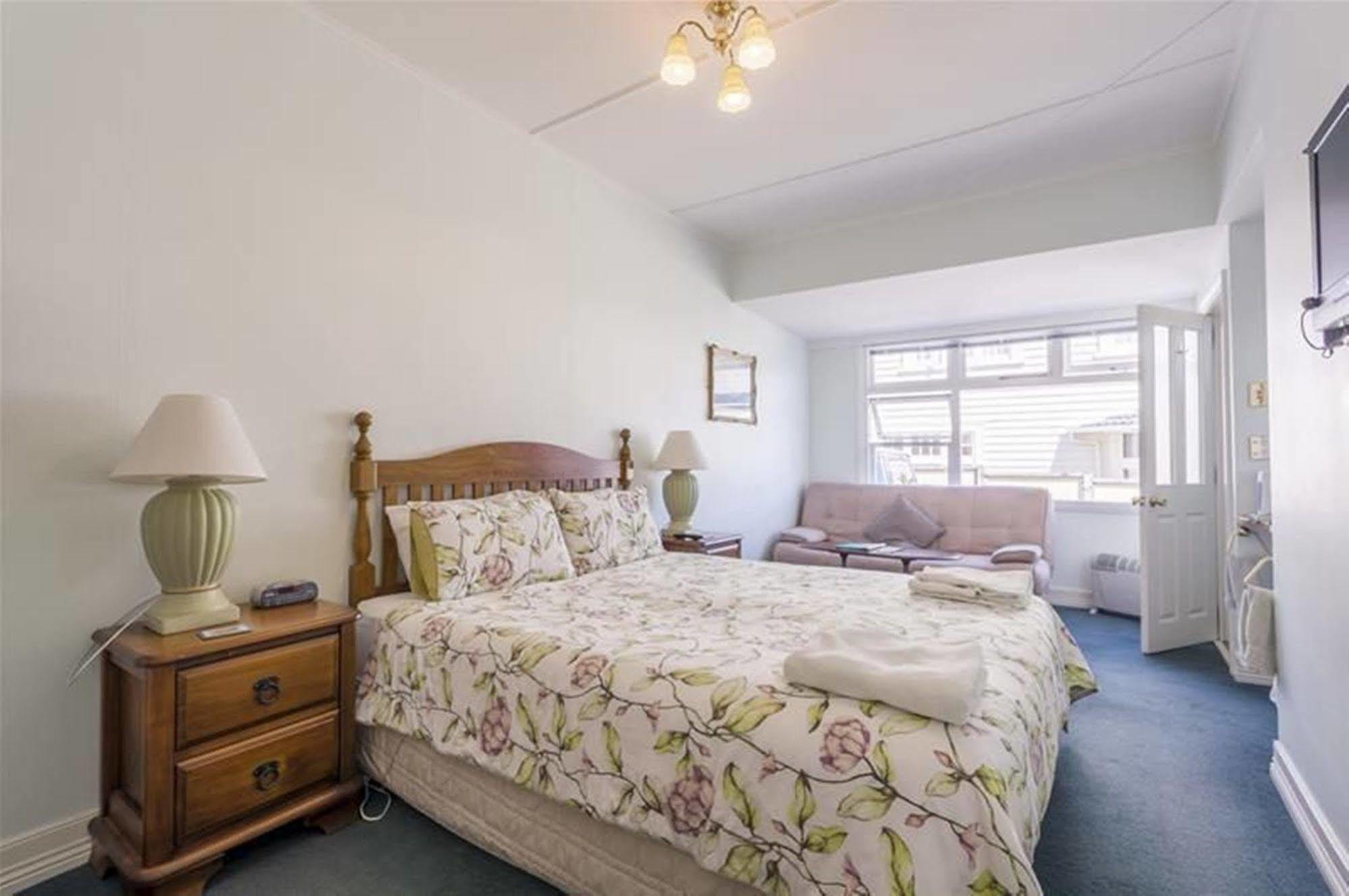 Admirals 3* Picton